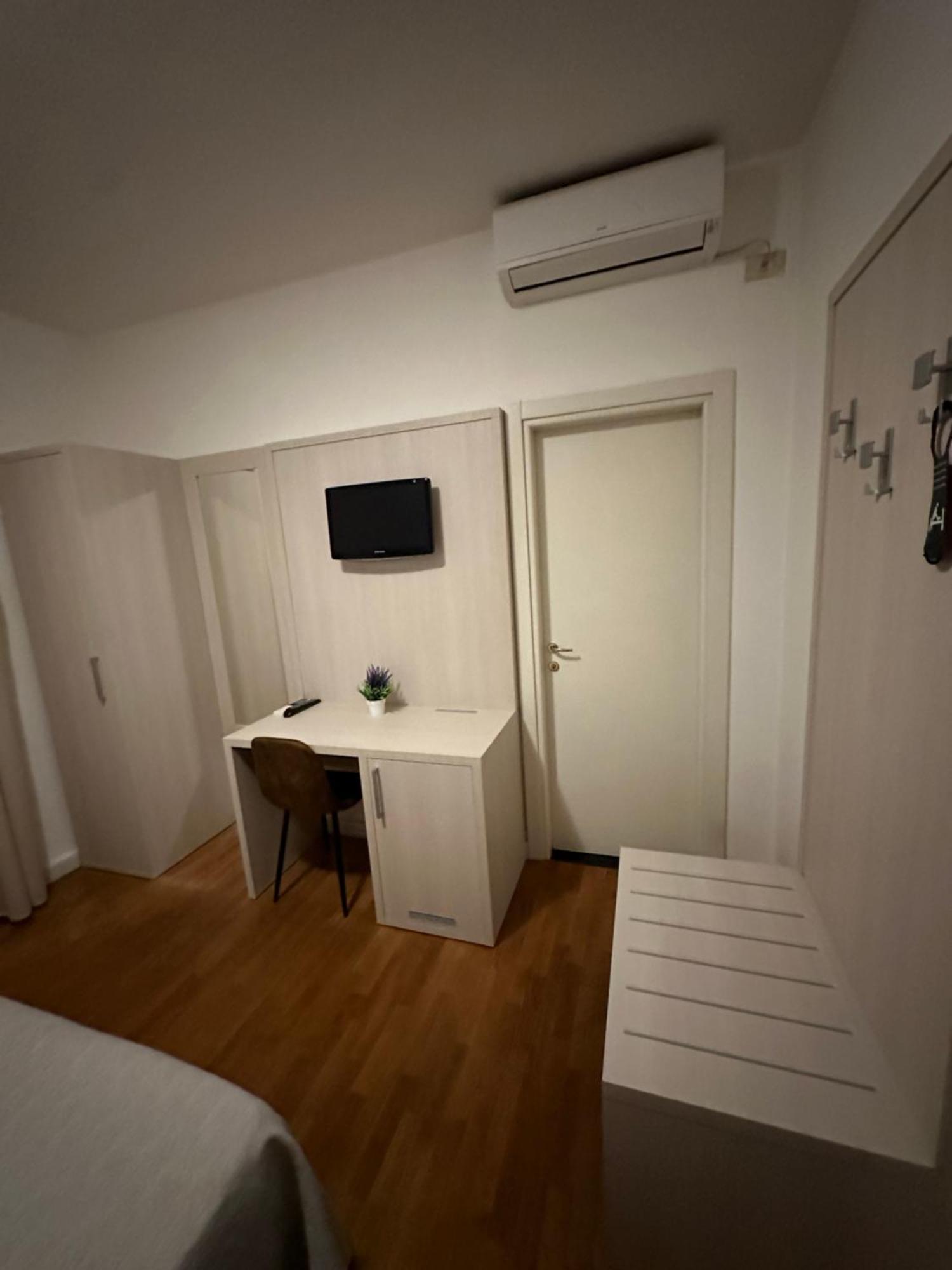 La Pace Hotel