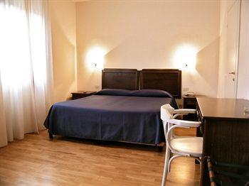 La Pace Hotel